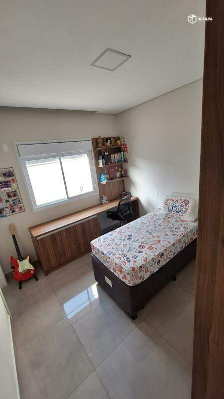 Casa em Condomínio à venda no Jardim Laguna: