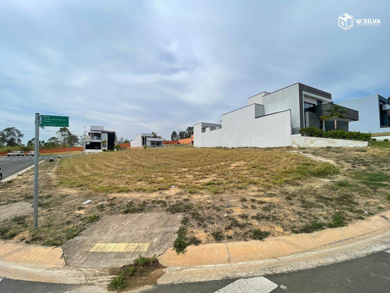 Terreno em condomínio à venda no Condomínio Park Gran Reserve: