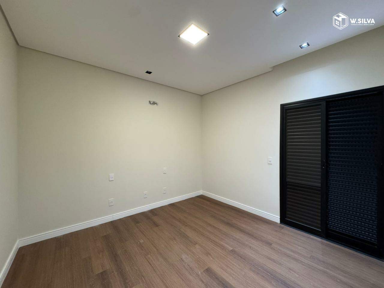 Casa em Bairro à venda no Jardim Residencial Nova Veneza: