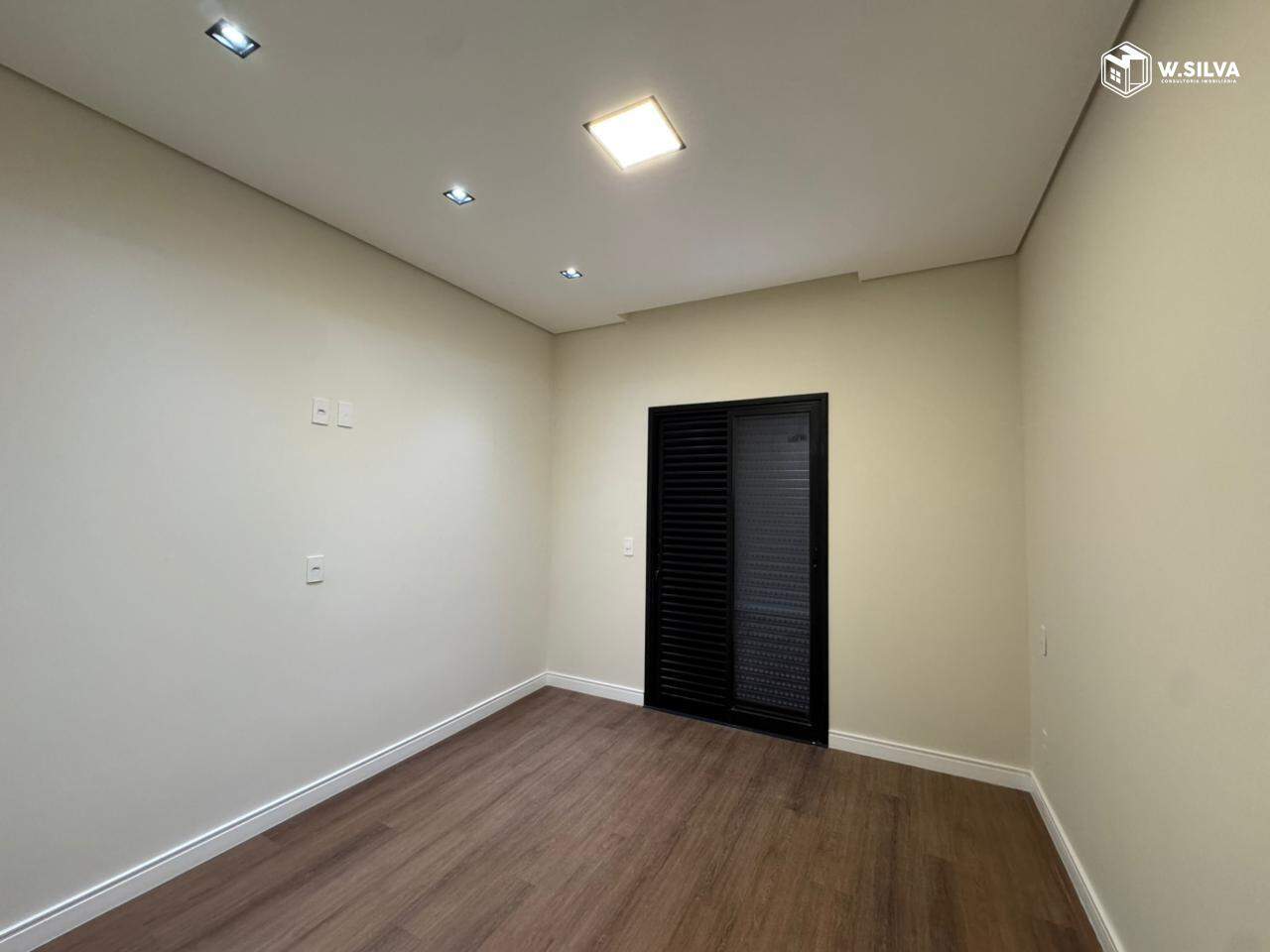Casa em Bairro à venda no Jardim Residencial Nova Veneza: