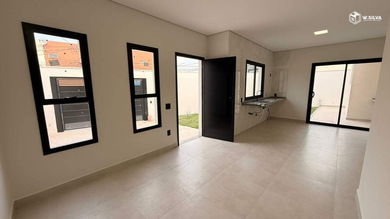 Casa em Bairro à venda no Jardim Regina: