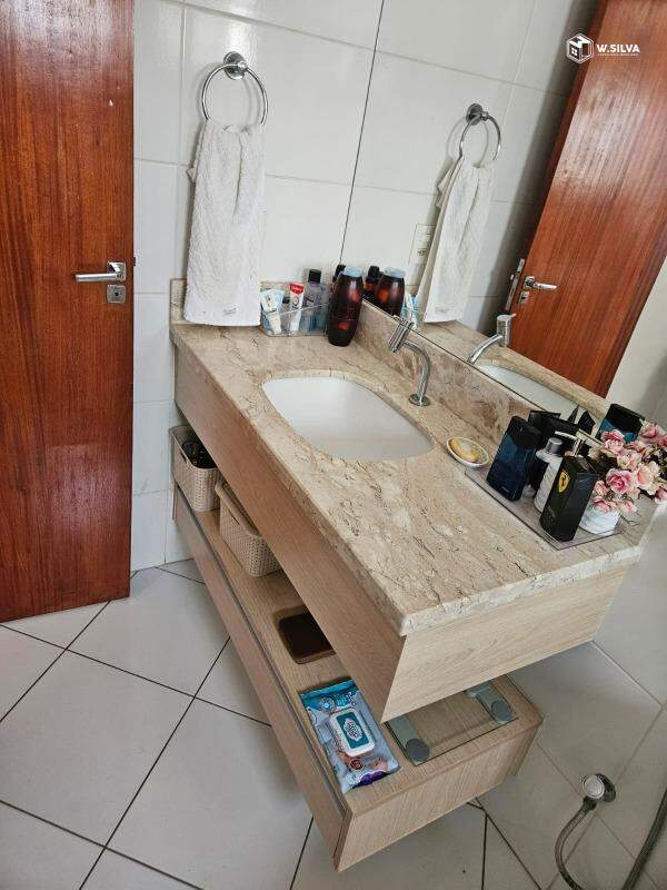Casa em Bairro à venda no Jardim Marina: