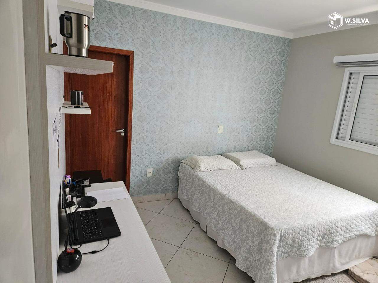Casa em Bairro à venda no Jardim Marina: