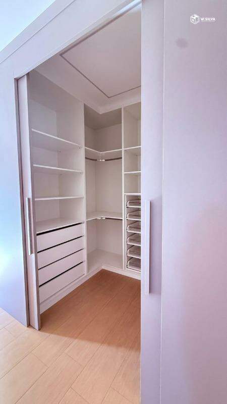 Casa em Condomínio à venda no Condomínio Park Gran Reserve: CLOSET SUÍTE MASTER