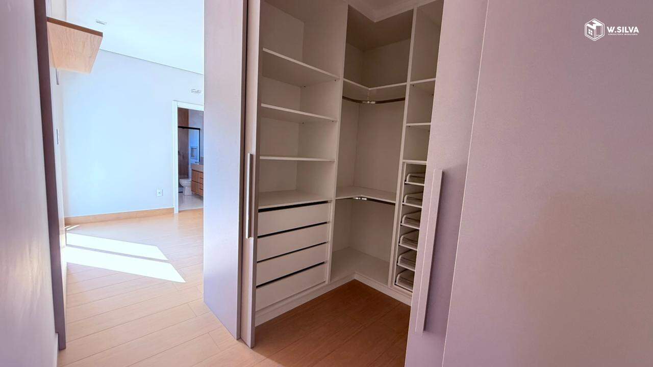 Casa em Condomínio à venda no Condomínio Park Gran Reserve: CLOSET SUÍTE MASTER