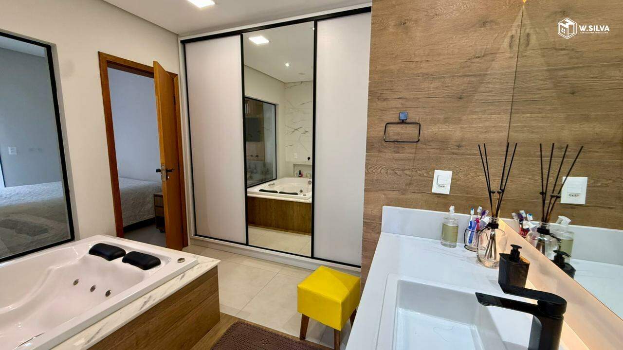 Casa em Condomínio à venda no Condominio Dona Maria Jose: Banheiro Suíte master