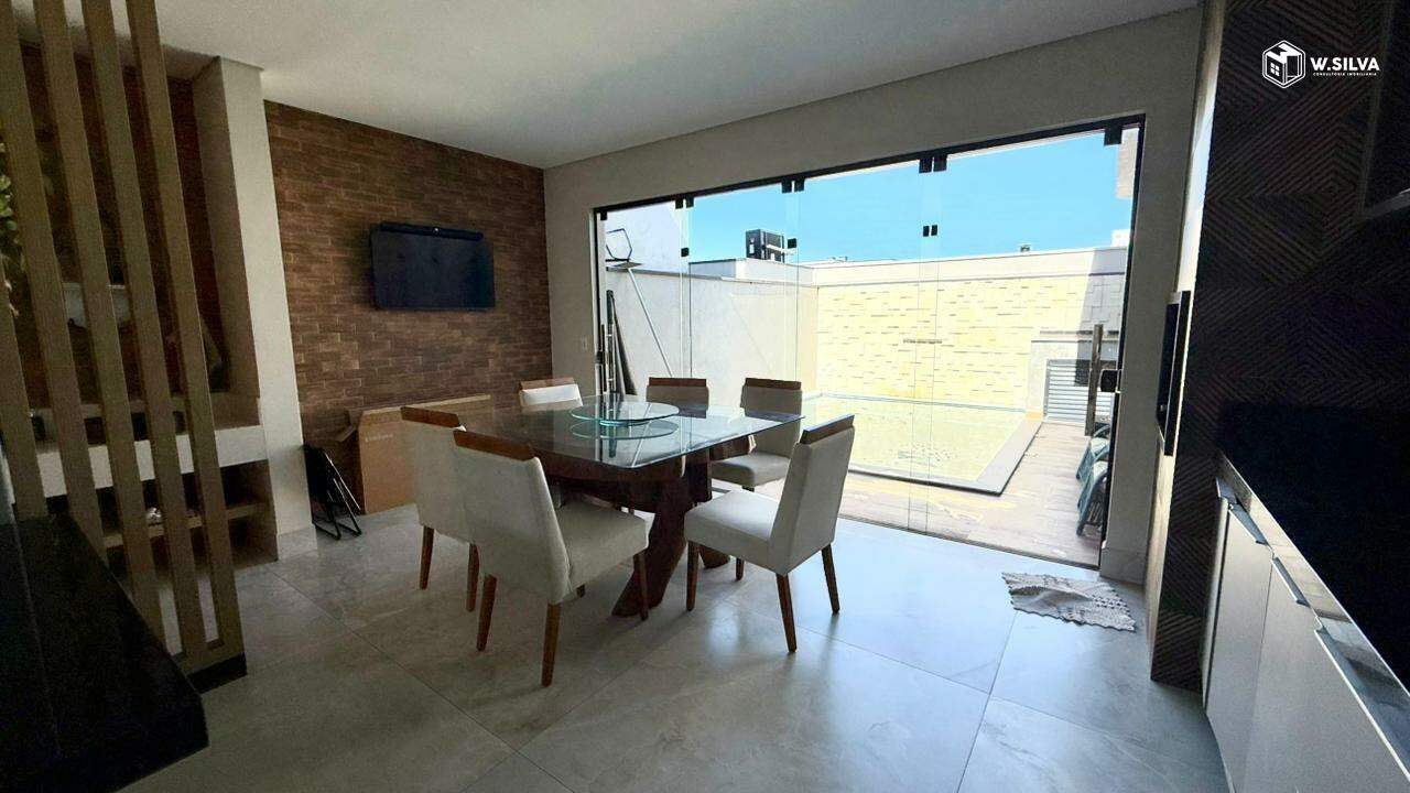 Casa em Condomínio à venda no Condominio Dona Maria Jose: Cozinha com ilha e churrasqueira