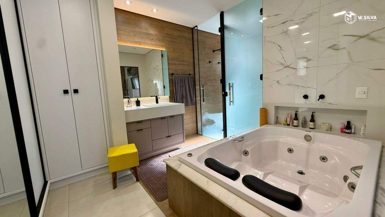 Casa em Condomínio à venda no Condominio Dona Maria Jose: Banheiro Suíte master