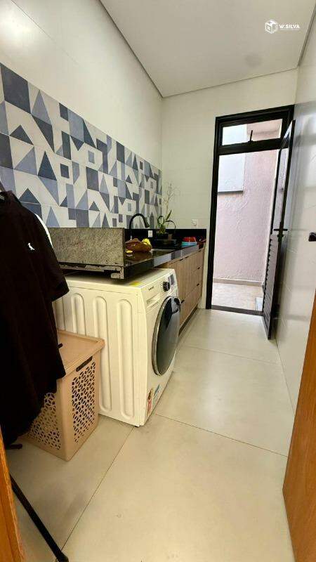 Casa em Condomínio à venda no Condominio Dona Maria Jose: Lavanderia coberta