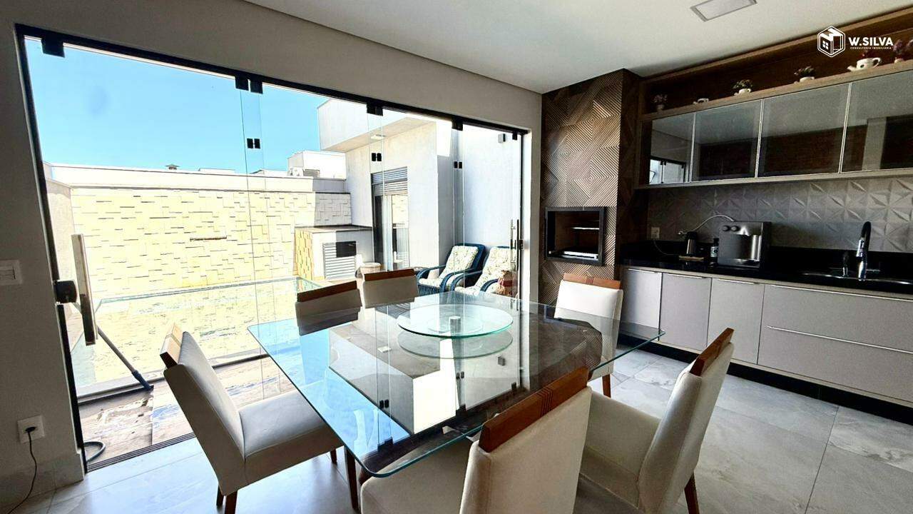 Casa em Condomínio à venda no Condominio Dona Maria Jose: Cozinha com ilha e churrasqueira