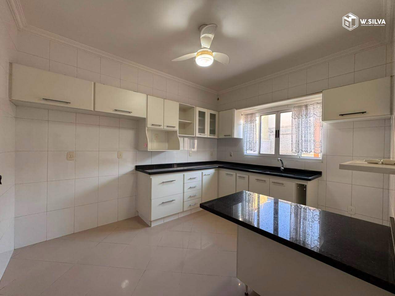 Casa em Condomínio à venda no Condomínio Jardim Portal dos Ipês: