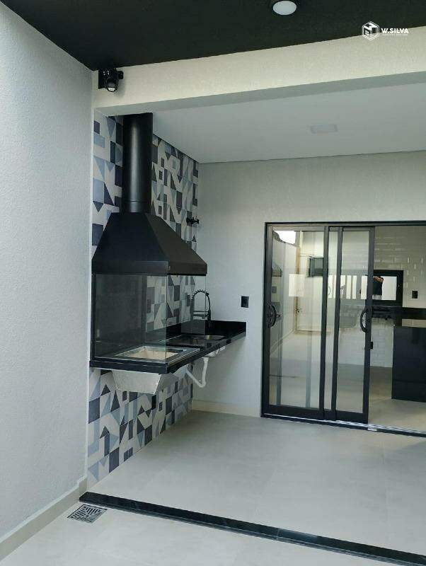 Casa em Bairro à venda no Jardim Bom Sucesso: 