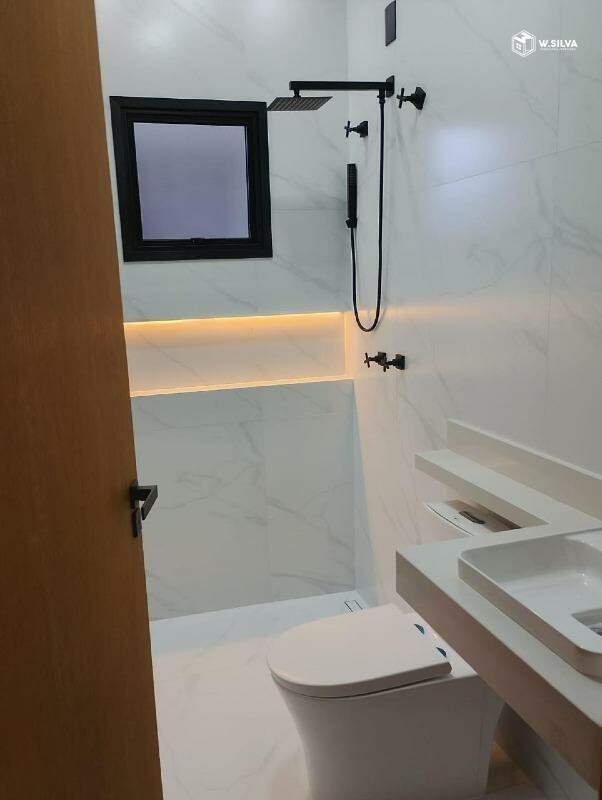 Casa em Bairro à venda no Jardim Bom Sucesso: 