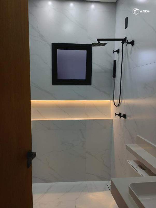Casa em Bairro à venda no Jardim Bom Sucesso: 