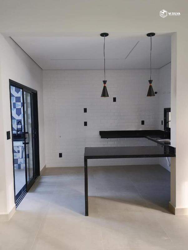 Casa em Bairro à venda no Jardim Bom Sucesso: 
