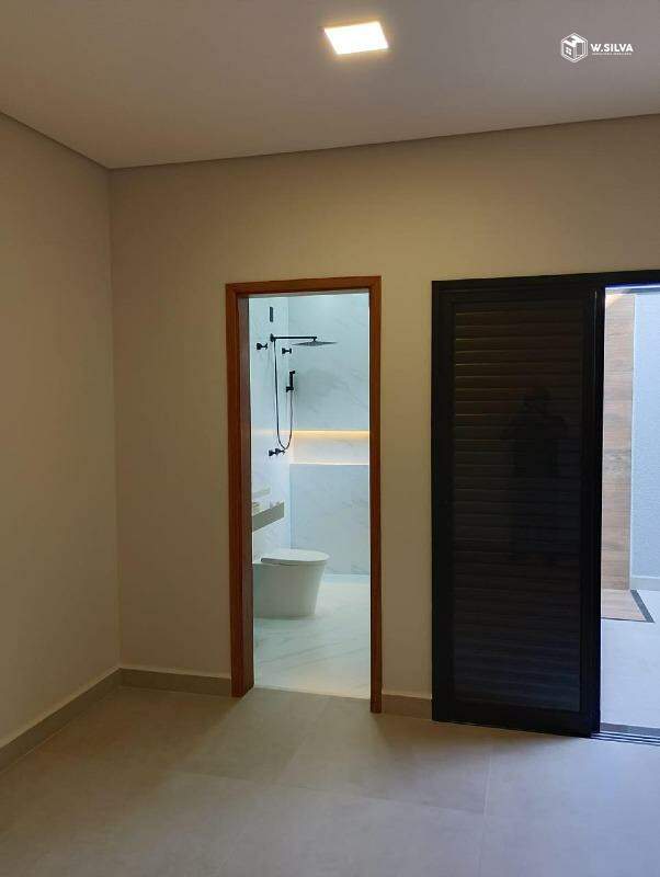 Casa em Bairro à venda no Jardim Bom Sucesso: 