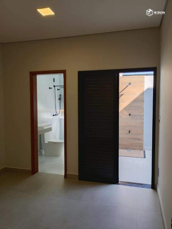 Casa em Bairro à venda no Jardim Bom Sucesso: 