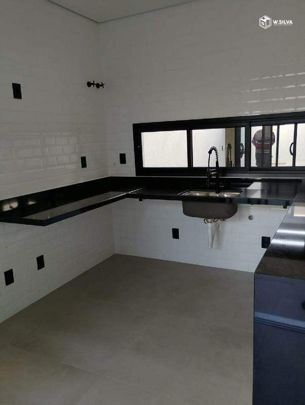 Casa em Bairro à venda no Jardim Bom Sucesso: 
