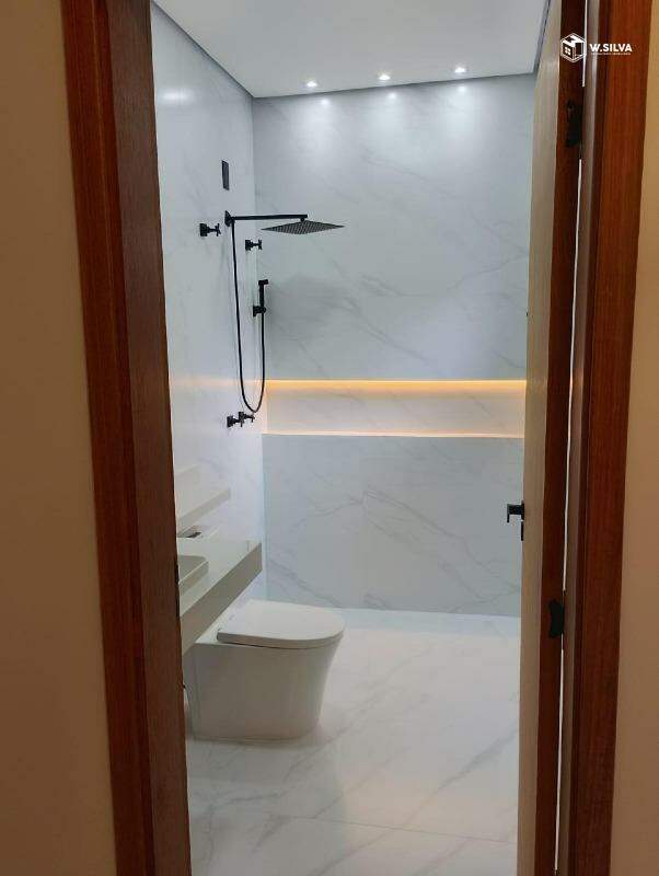 Casa em Bairro à venda no Jardim Bom Sucesso: 