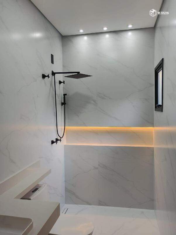 Casa em Bairro à venda no Jardim Bom Sucesso: 