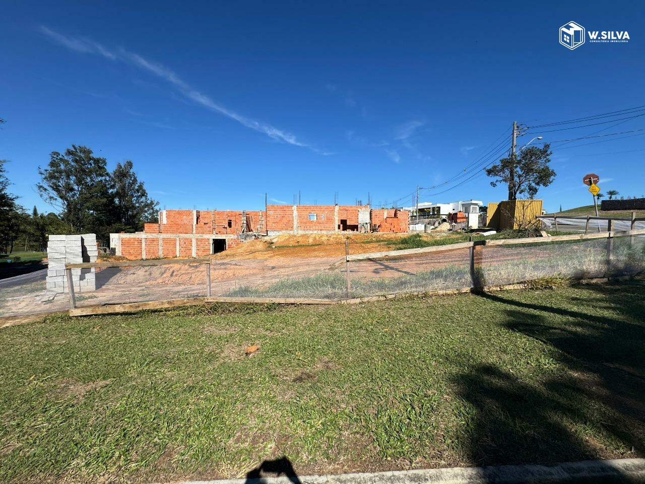 Terreno em condomínio à venda no Jardins do Golfe Residencial: