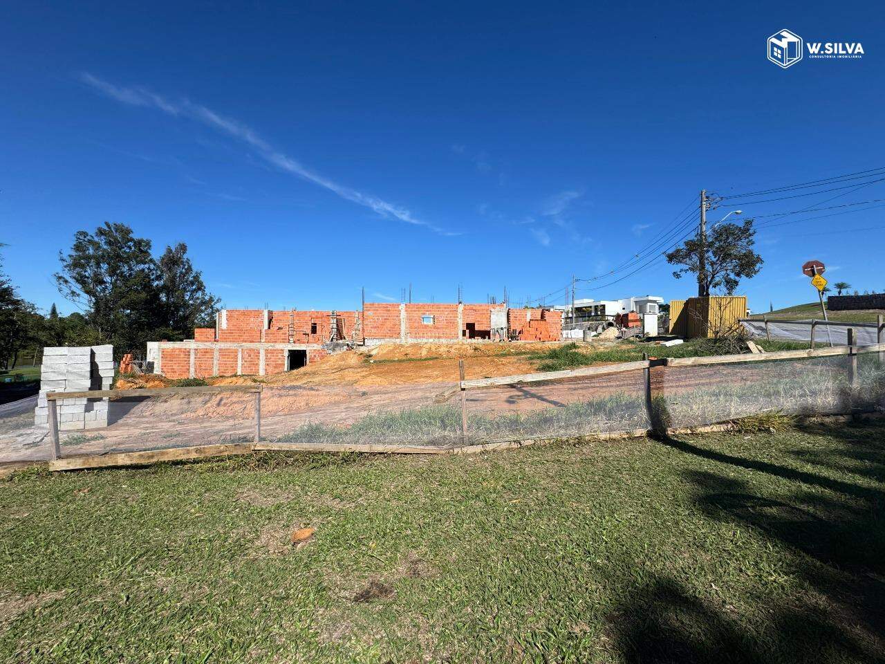 Terreno em condomínio à venda no Jardins do Golfe Residencial: