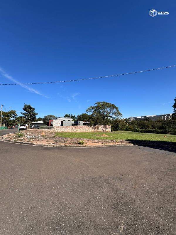 Terreno em condomínio à venda no Condomínio Jardins do Golfe Residencial: