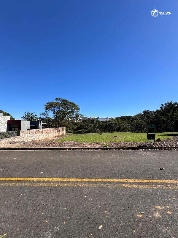 Terreno em condomínio à venda no Condomínio Jardins do Golfe Residencial: