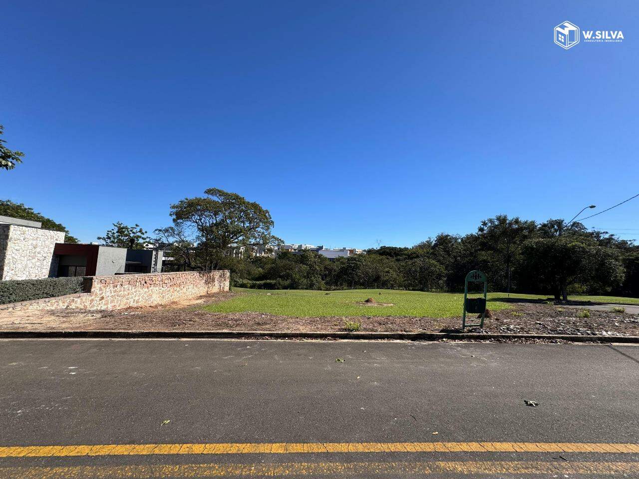 Terreno em condomínio à venda no Condomínio Jardins do Golfe Residencial: