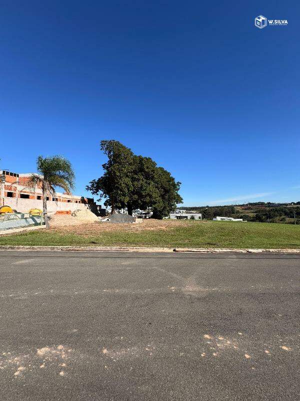 Terreno em condomínio à venda no Jardins do Golfe Residencial: