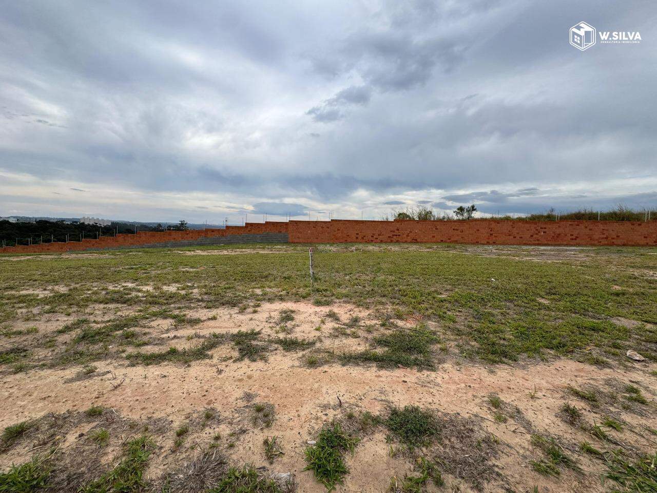 Terreno em condomínio à venda no Jardim Park Vista Real: