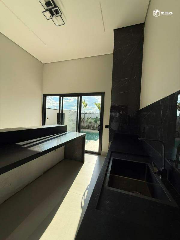 Casa em Condomínio à venda no Condomínio Casa do Lago: