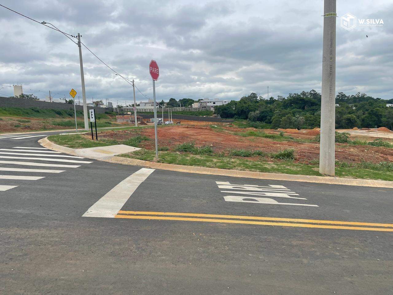 Terreno em condomínio à venda no Villa Trivento: 