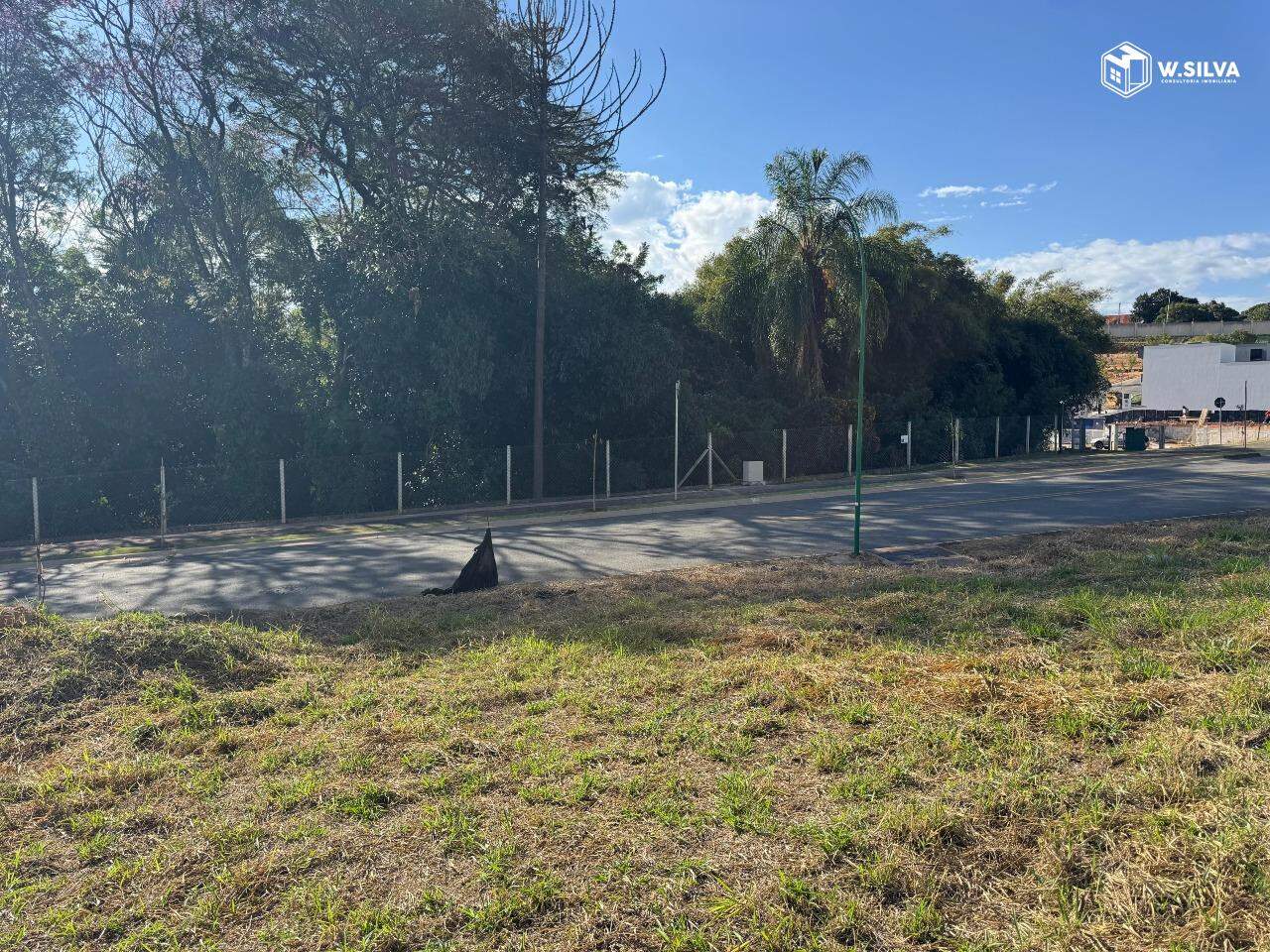 Terreno à venda no Casa do Lago: