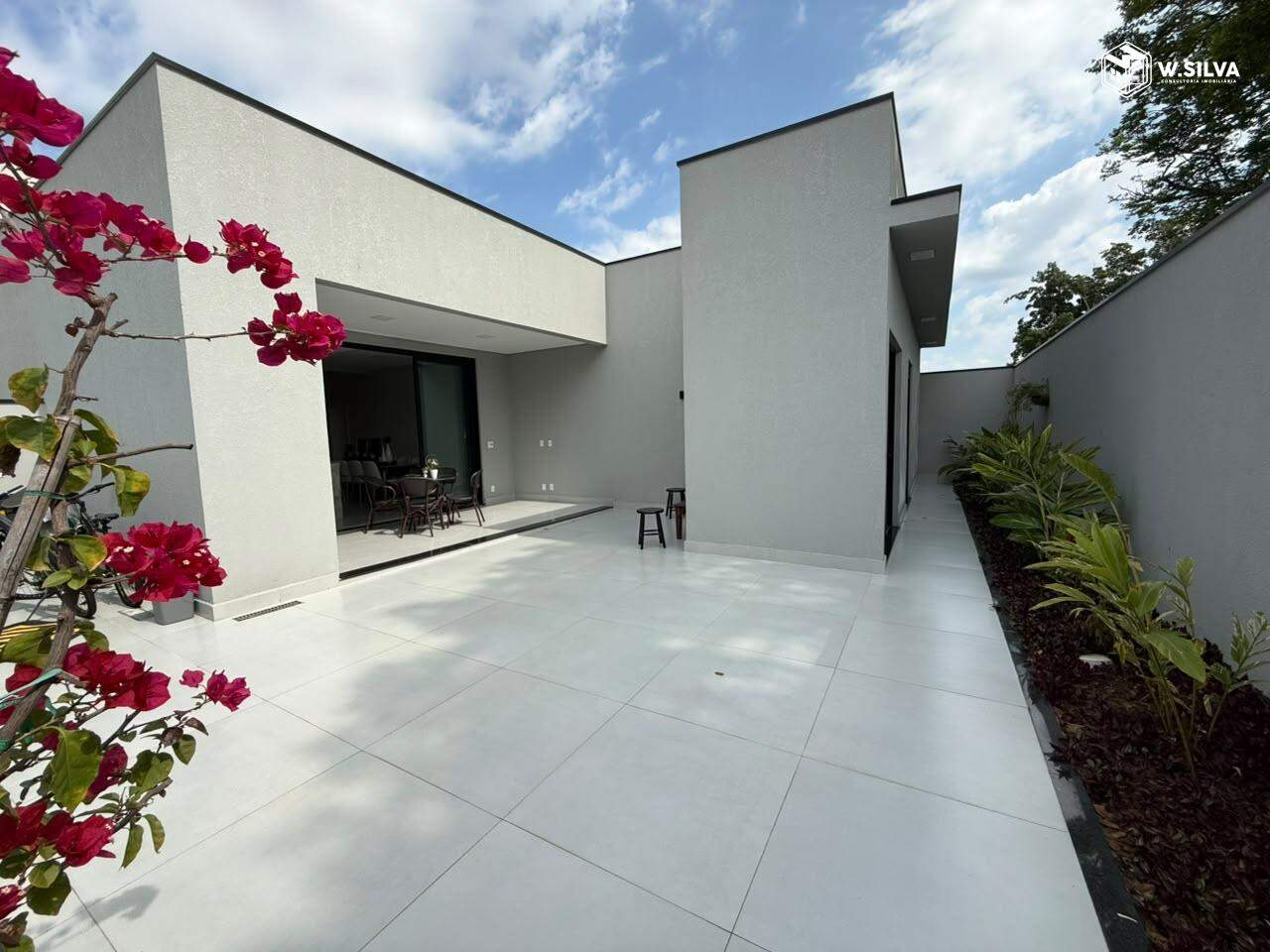 Casa em Condomínio à venda no Casa do Lago: