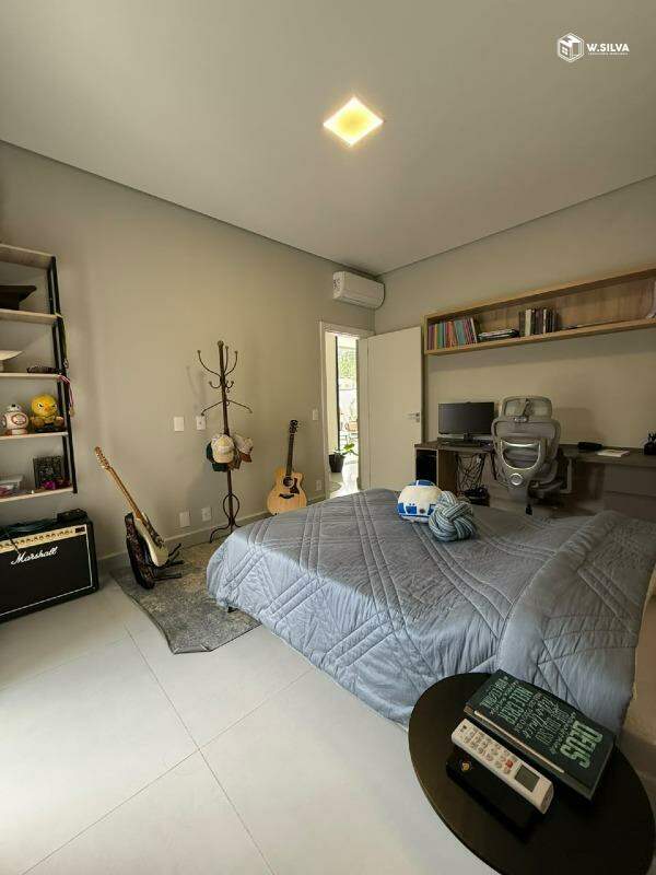 Casa em Condomínio à venda no Casa do Lago: