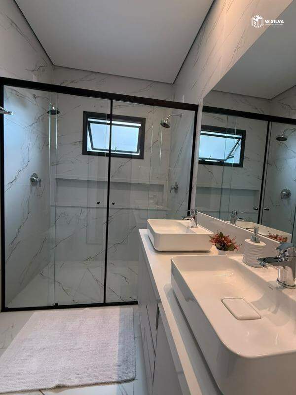 Casa em Condomínio à venda no Casa do Lago: