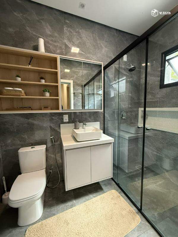 Casa em Condomínio à venda no Casa do Lago: