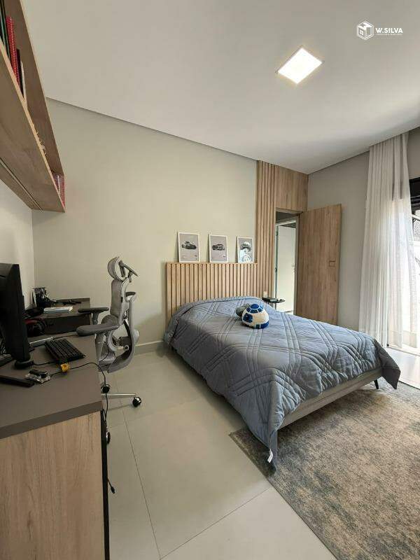 Casa em Condomínio à venda no Casa do Lago: