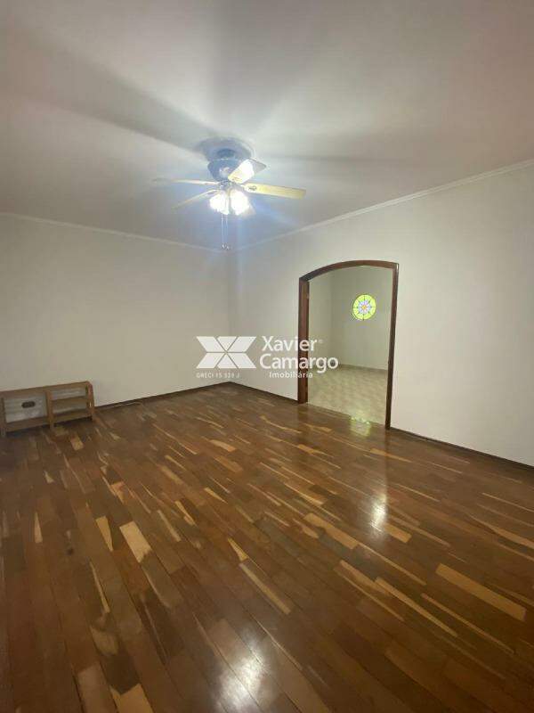 Casa à venda no Jardim América: Sala - vista contrária