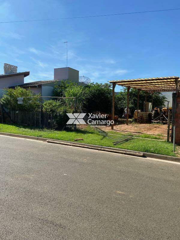 Terreno/Área à venda no Jardim do Ipês: Terreno