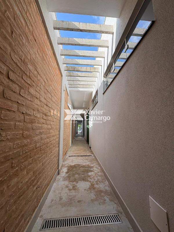 Sala/Conjunto Comercial para aluguel no Jardim Donângela: Corredor