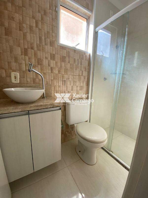 Apartamento à venda no Jardim do Horto: Banheiro social