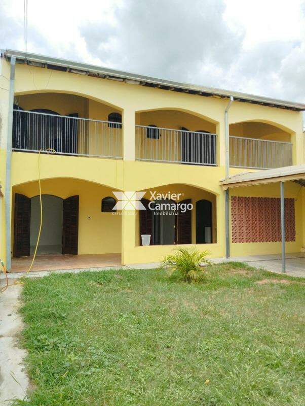 Casa para aluguel no Parque Mãe Preta: Quintal