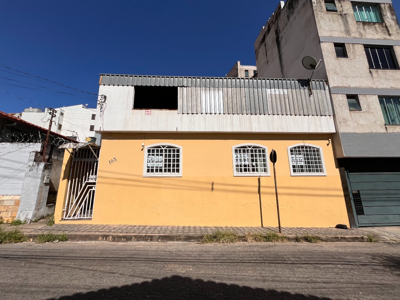 Casa à venda no CENTRO: FACHADA