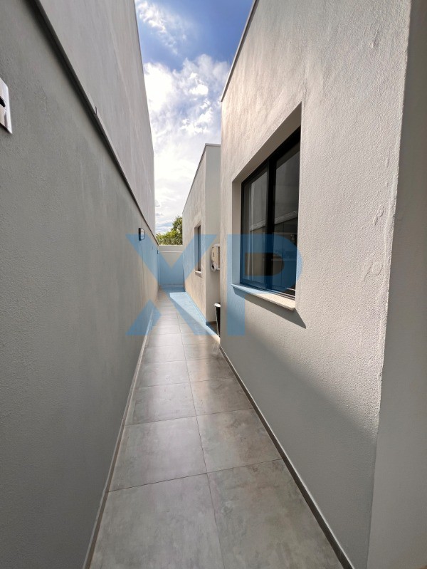 Casa à venda no RESIDENCIAL DOUTOR WALCHIR RESENDE COSTA: CORREDOR LATERAL