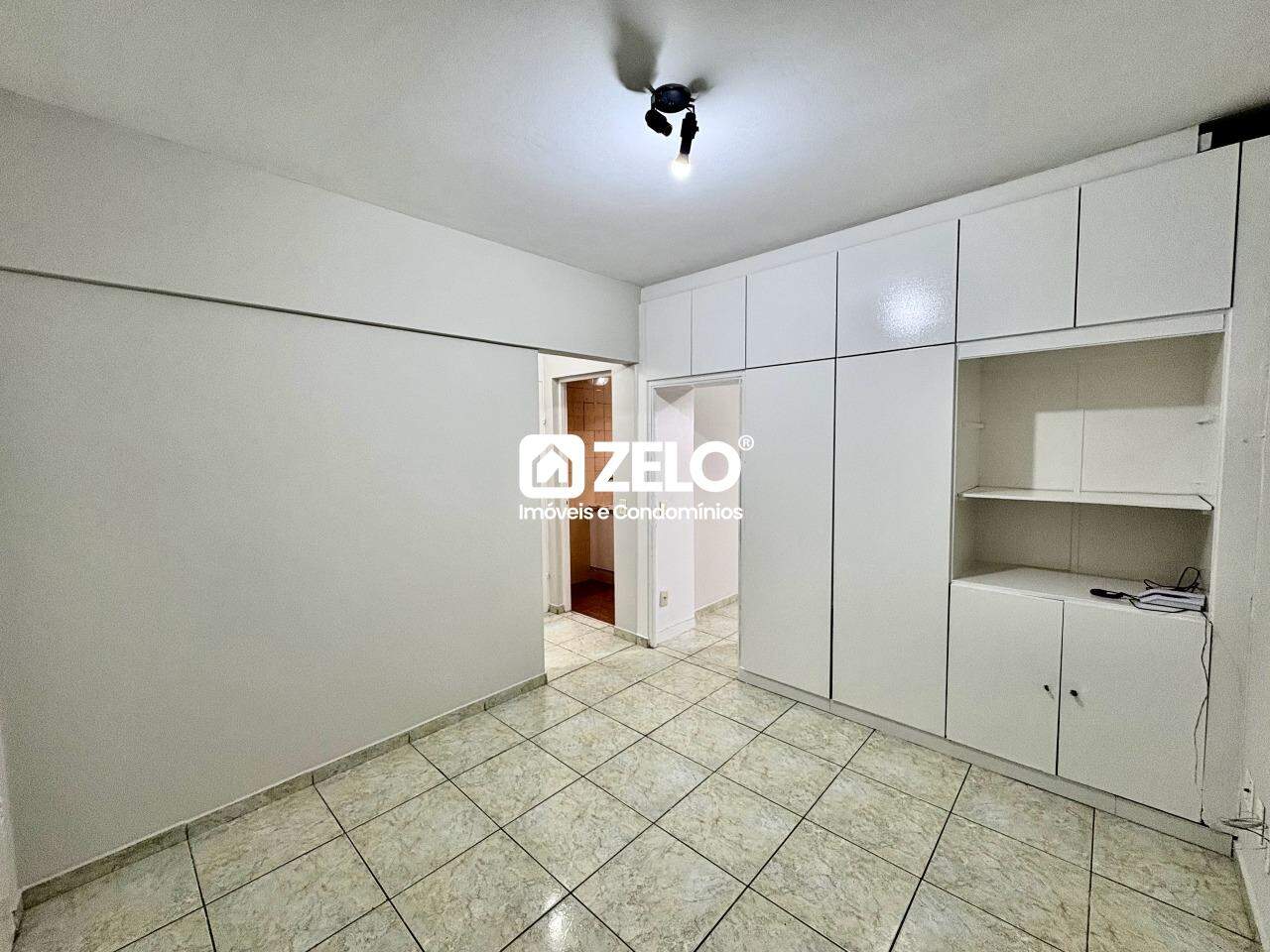 Apartamento em Botafogo, Campinas - SP | Zelo Imóveis: Dormitório com armários