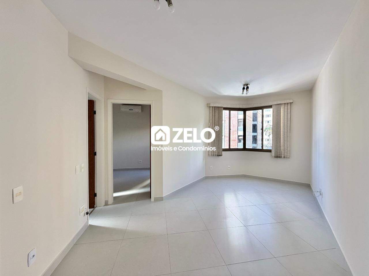 Apartamento em Cambuí, Campinas - SP | Zelo Imóveis: Sala de estar