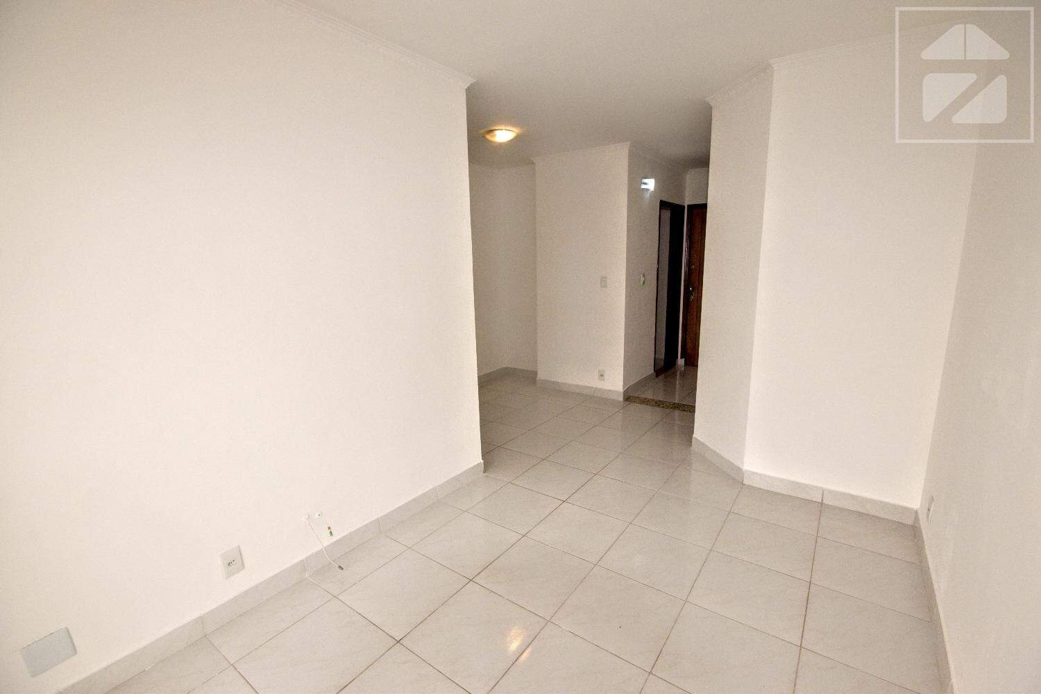 Apartamento em Jardim dos Oliveiras, Campinas - SP | Zelo Imóveis: Sala de estar