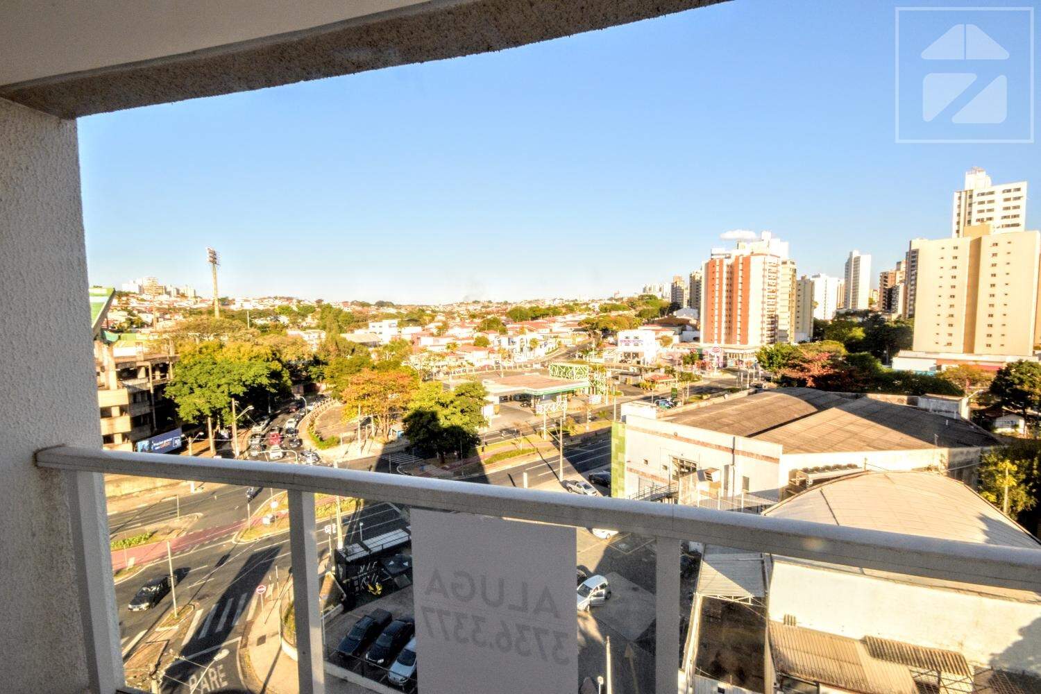 Apartamento em Bosque, Campinas - SP | Zelo Imóveis: Varanda com vista